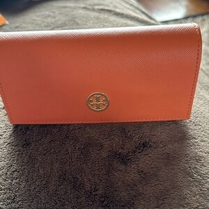 Tory Burch glass case